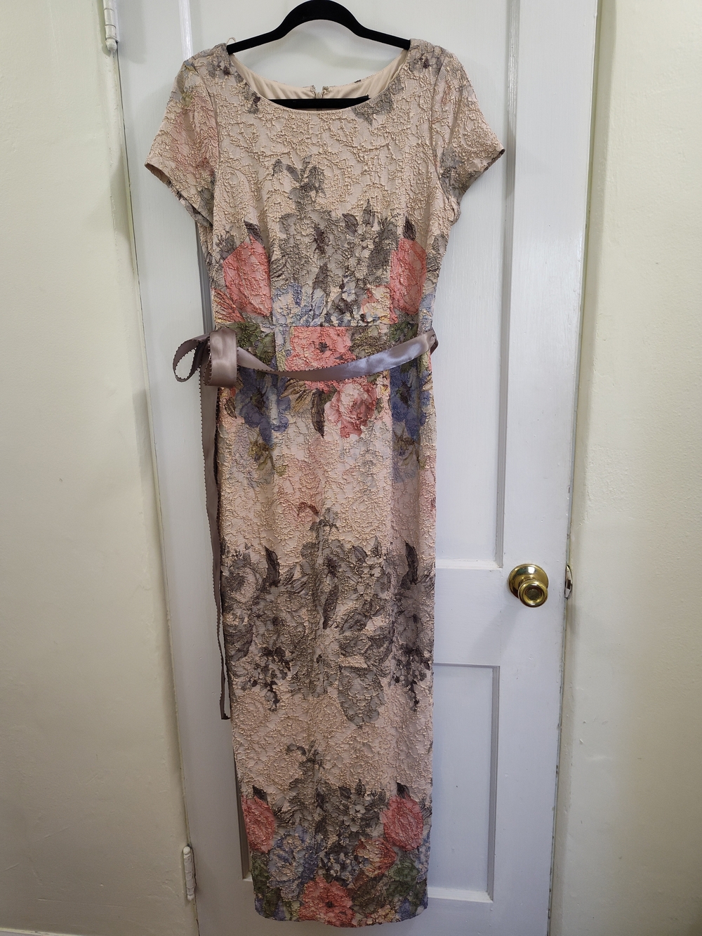 Adrianna Papell Short Sleeve Floral Matelasse Metallic Jacquard Colum Gown Sz 8